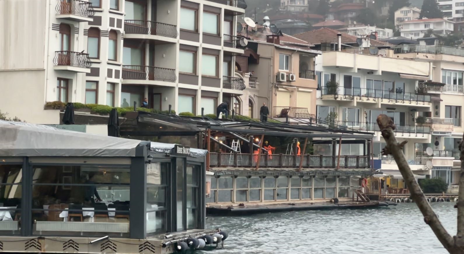 Bebek Otel’de kaçak bölümler yıkılıyor
