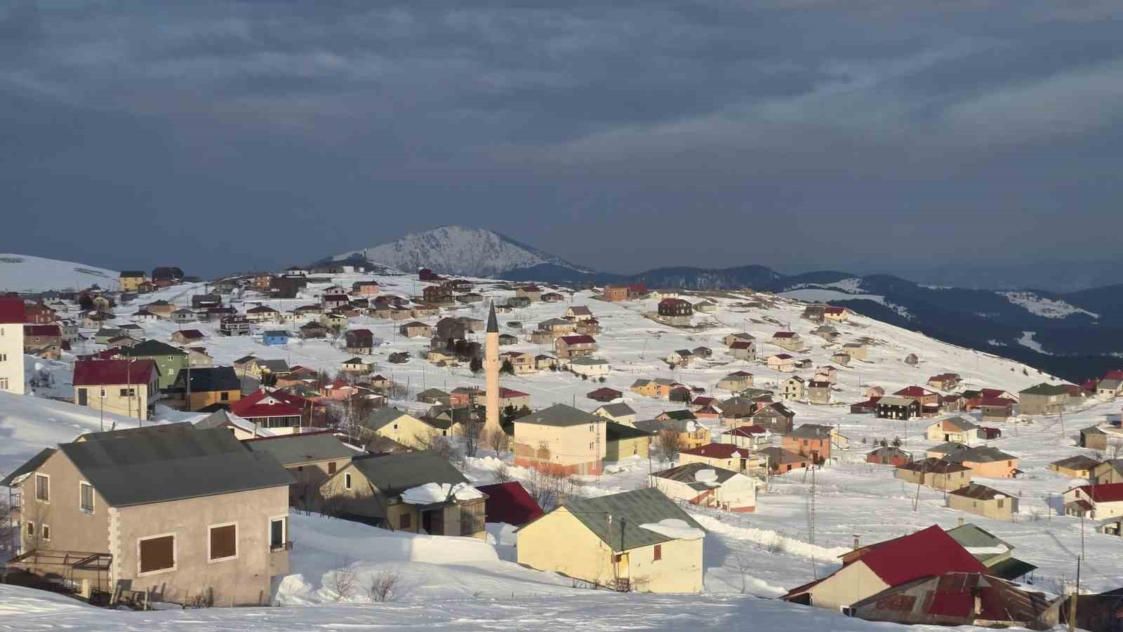 Bektaş Yaylası’nda kar kalınlığı 2,5 metreyi buldu
