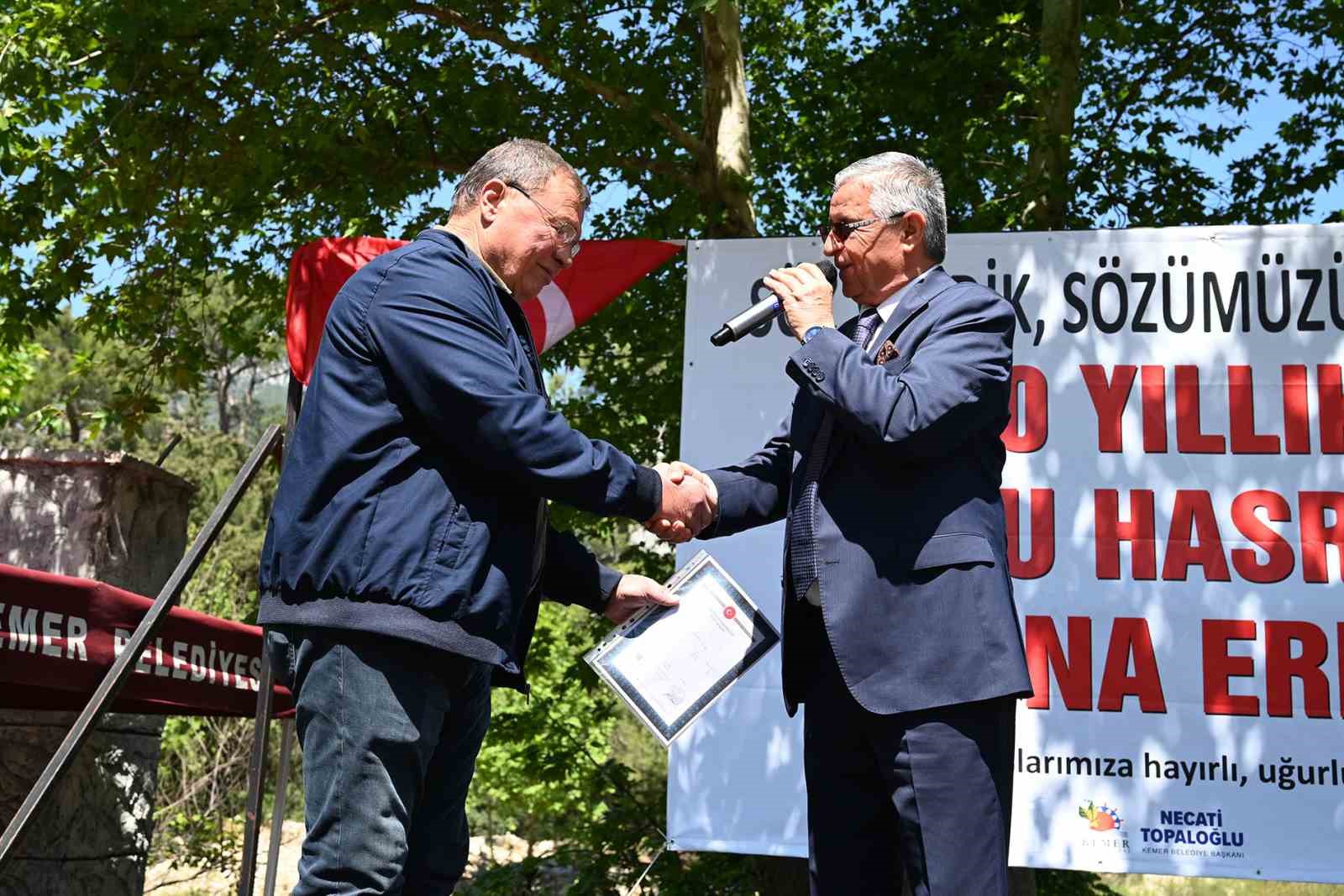 Beldibi’nde yarım asırlık tapu hasreti sona erdi
Beldibi’nde yarım asırlık tapu hasreti sona erdi