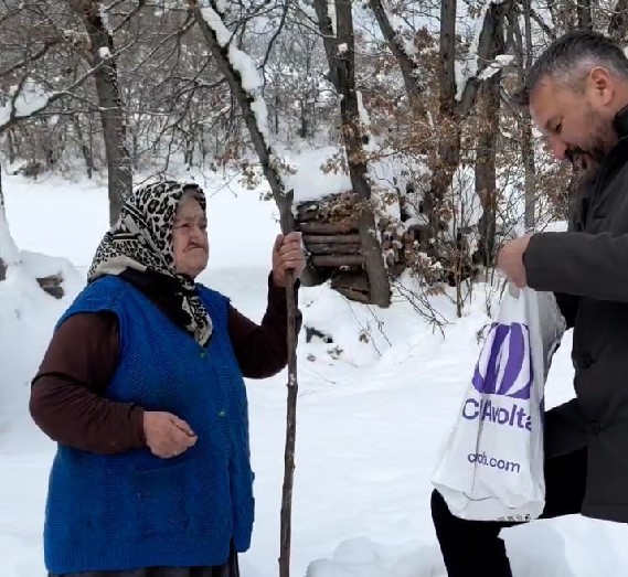 Belediye başkanı kaybolan emanetin parasını cebinden ödedi
Belediye başkanı kaybolan emanetin parasını cebinden ödedi