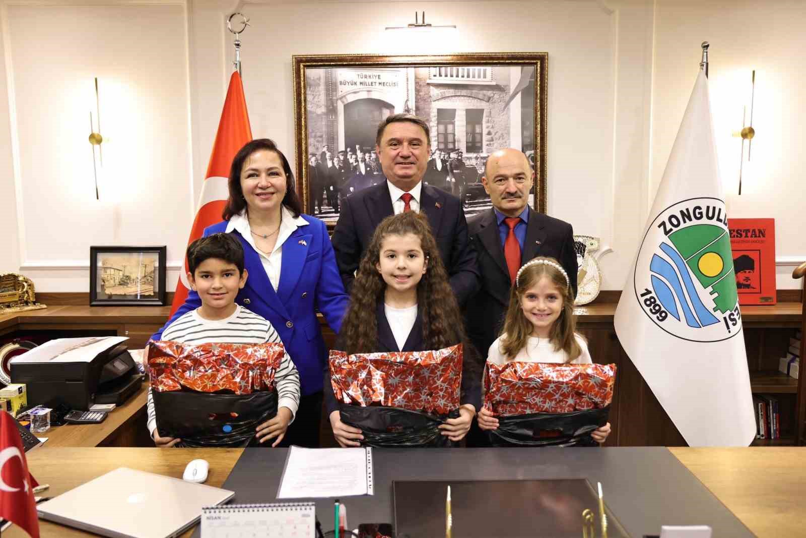 Belediye başkanı koltuğunu Mercan Su Uzun’a devretti
