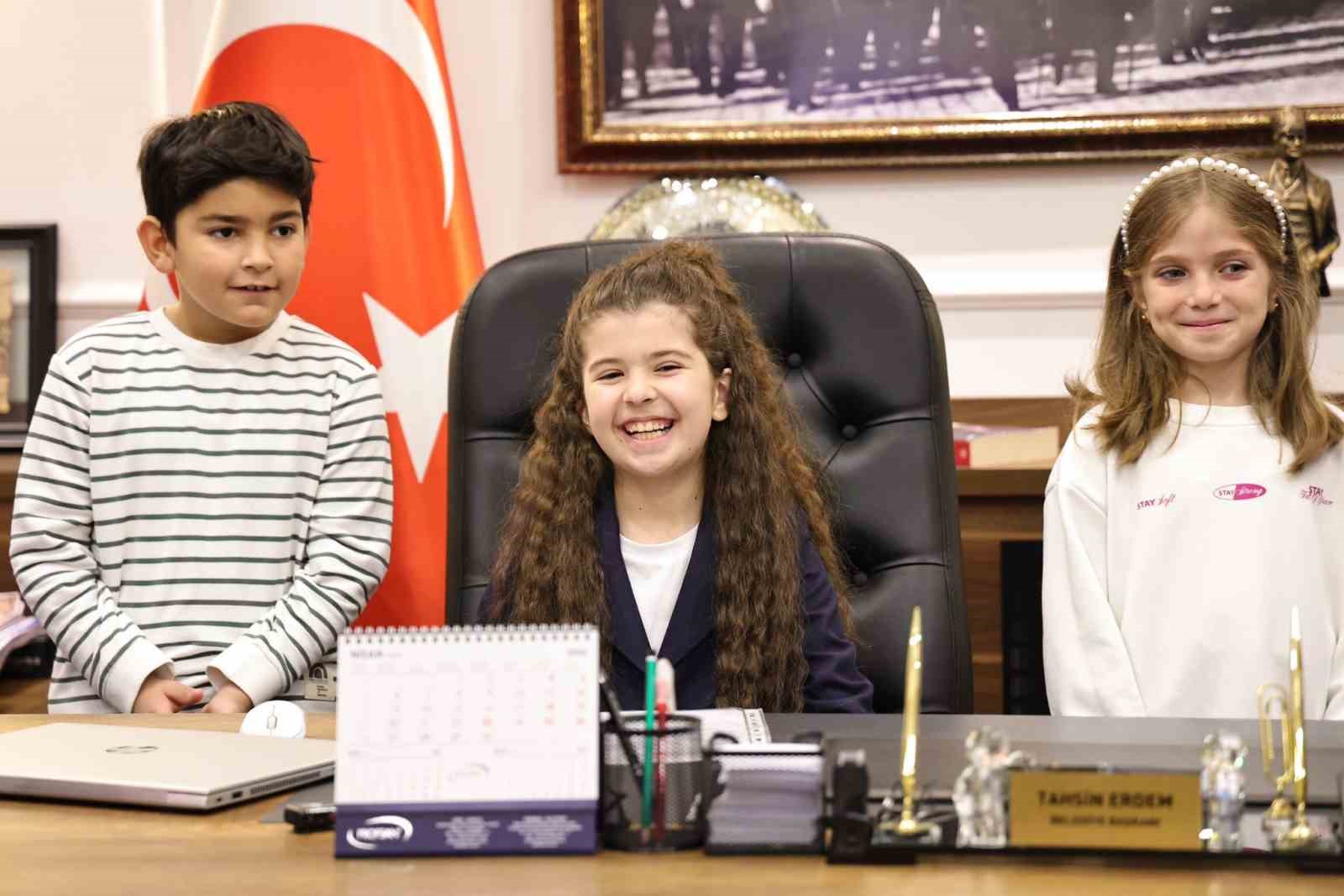 Belediye başkanı koltuğunu Mercan Su Uzun’a devretti
