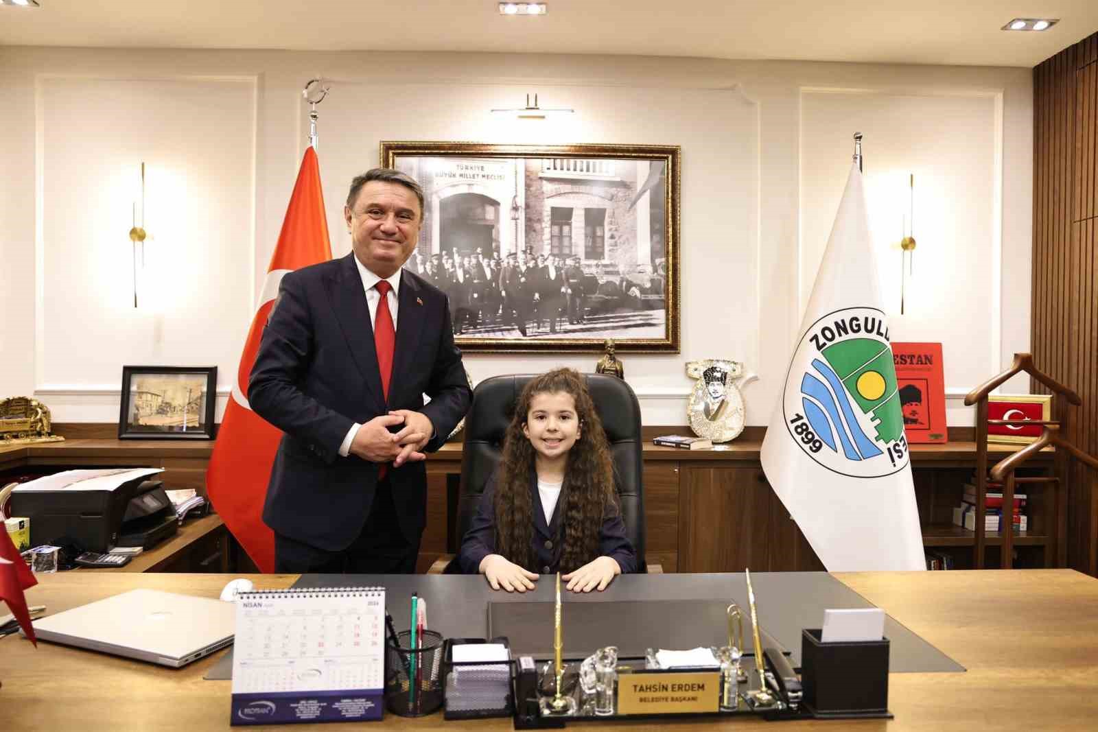 Belediye başkanı koltuğunu Mercan Su Uzun’a devretti
