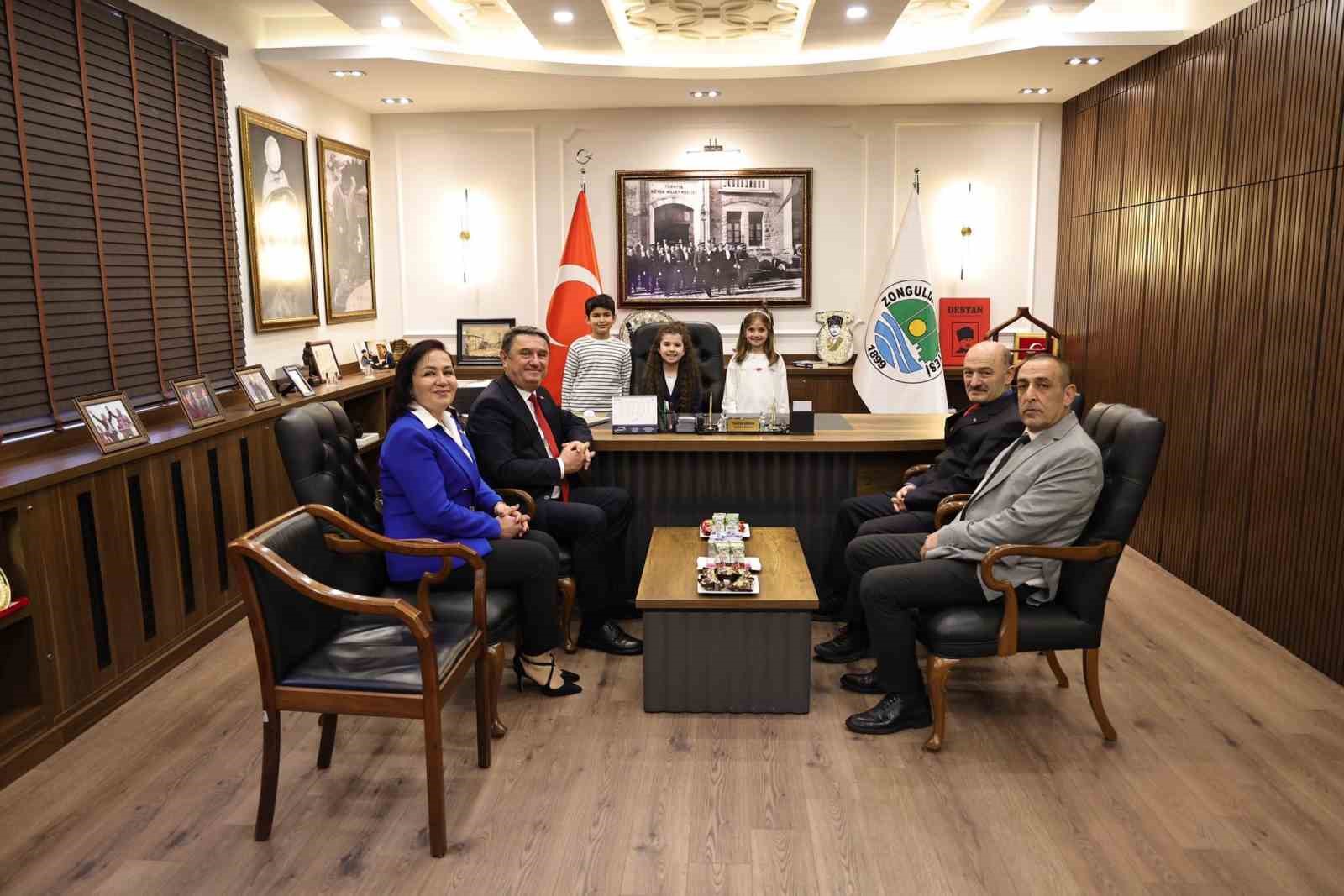 Belediye başkanı koltuğunu Mercan Su Uzun’a devretti
