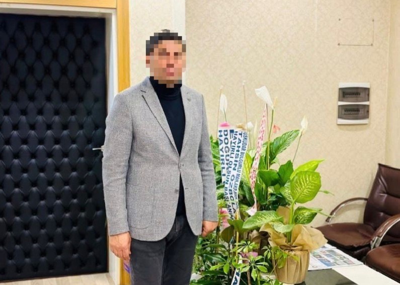 Belediye başkanının sekreterine satırla saldırı: 1 yaralı
