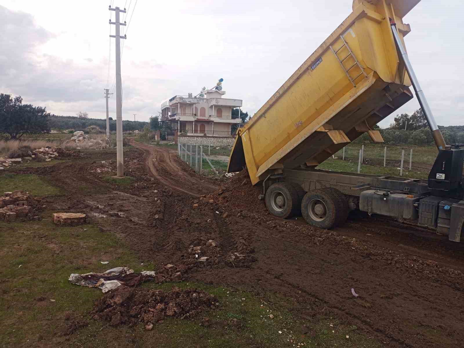 Belediye ekiplerinin Akbük’te çalışmaları sürüyor
