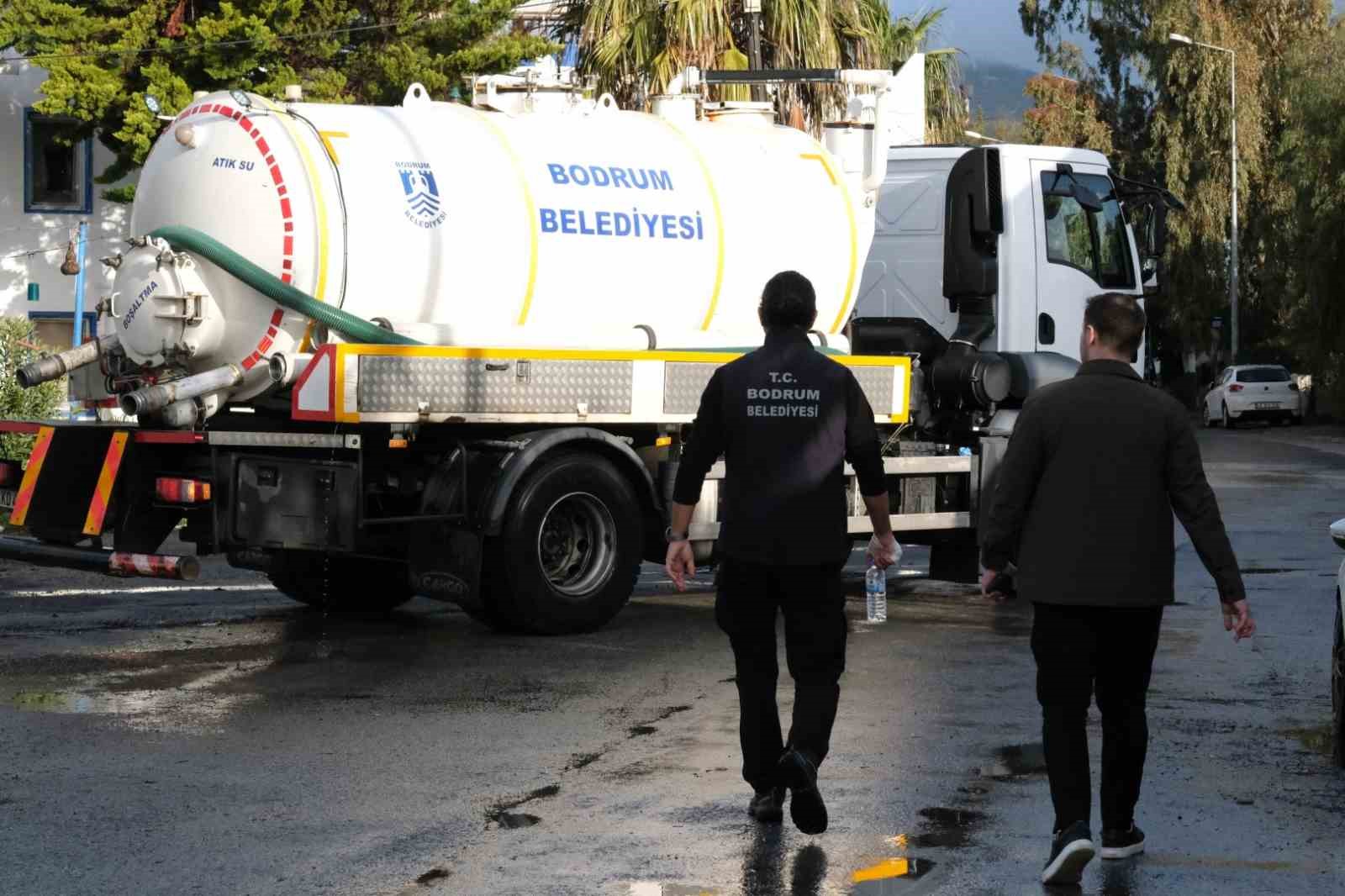 Belediye ekiplerinin yoğun mesaisi sürüyor
