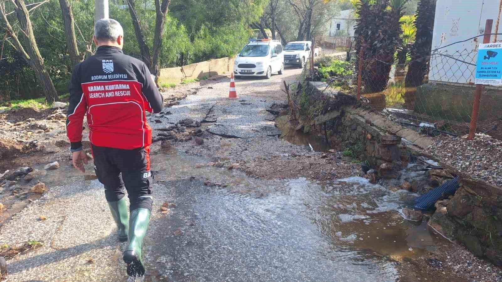 Belediye ekiplerinin yoğun mesaisi sürüyor
