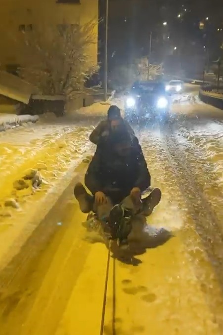 Belediye personelinden kar eğlencesi
