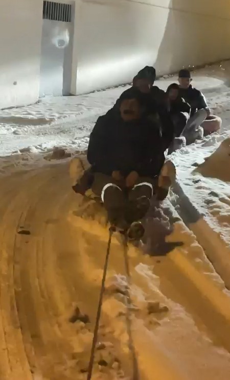 Belediye personelinden kar eğlencesi
