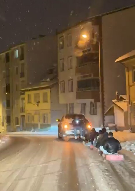 Belediye personelinden kar eğlencesi
