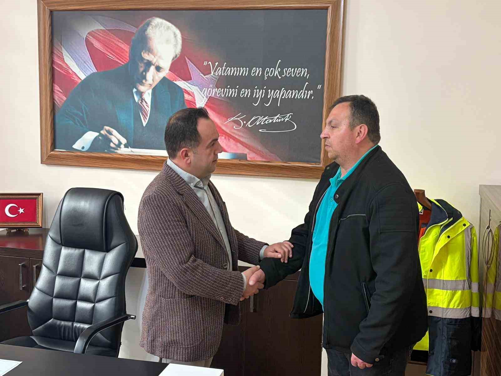 Belediye personelinin bulduğu 17,5 gram altın sahibine teslim edildi
