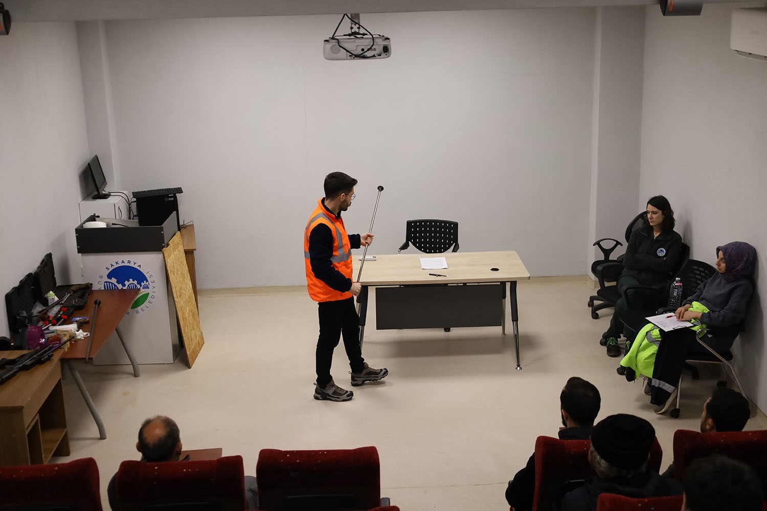 Belediye personellerine sokak hayvanları için güvenli müdahale eğitimi
