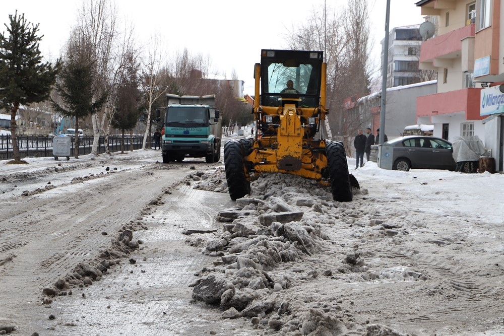 Belediyeden karla mücadele
