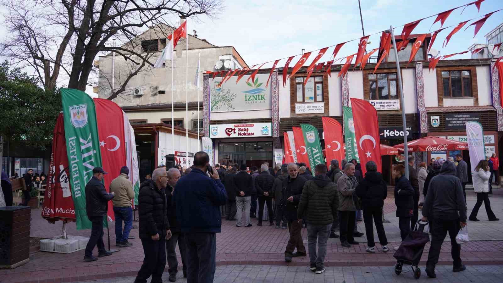 Belediyenin et satış noktası açıldı, ilk gün yüzde 50 indirimle ürünler kapışıldı
Belediyenin et satış noktası açıldı, ilk gün yüzde 50 indirimle ürünler kapışıldı