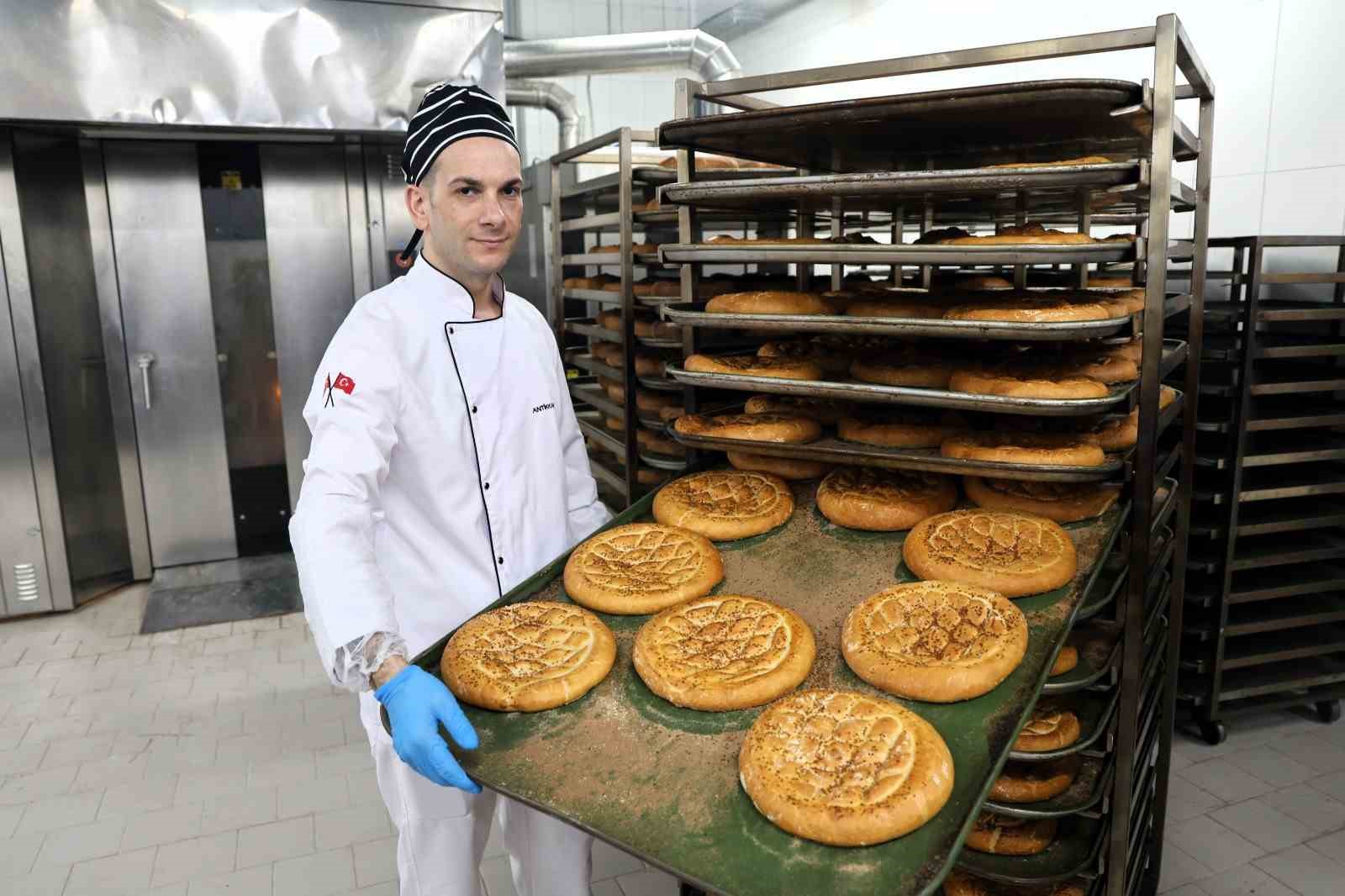 Belediyenin ürettiği 300 gramlık ramazan pidesi 20 liradan satışta
