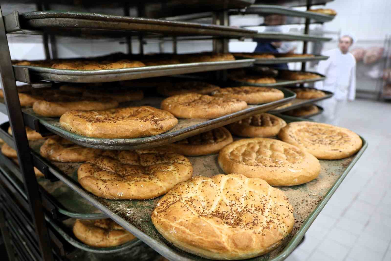 Belediyenin ürettiği 300 gramlık ramazan pidesi 20 liradan satışta
