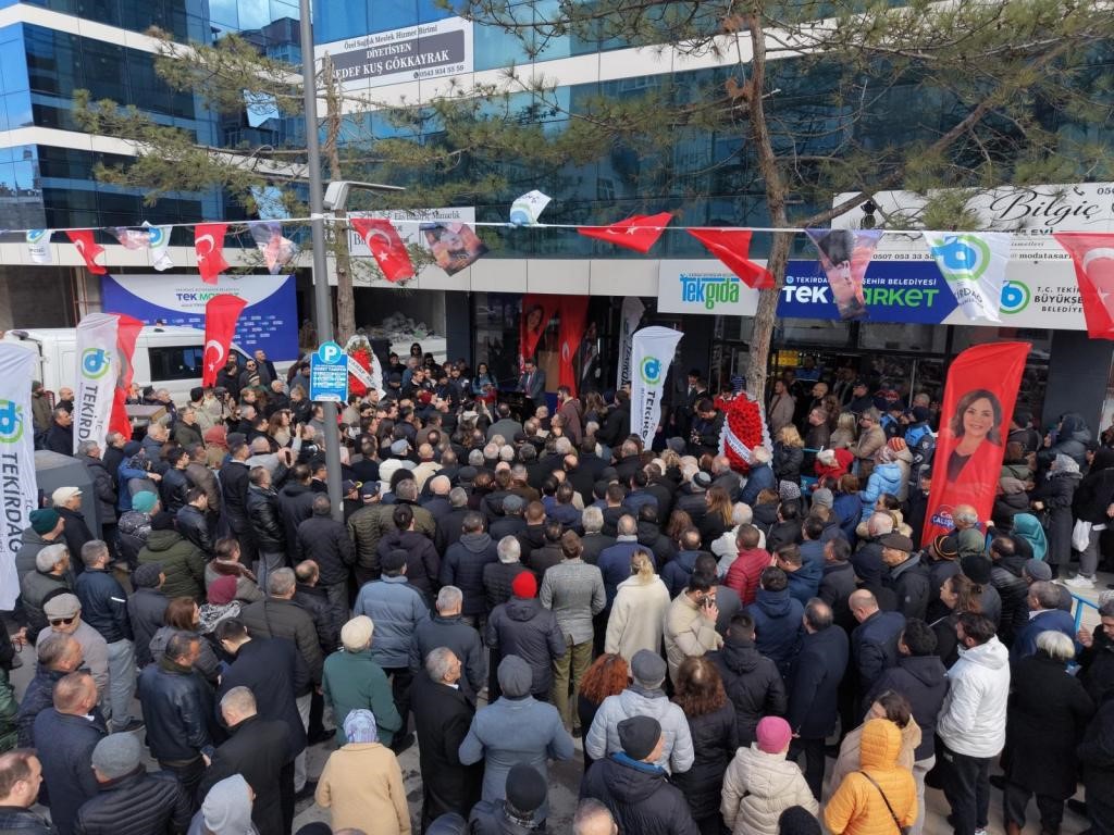 Belediyenin uygun fiyata et sattığı TEK Market’in 2.’si Çerkezköy’de açıldı
Belediyenin uygun fiyata et sattığı TEK Market’in 2.’si Çerkezköy’de açıldı