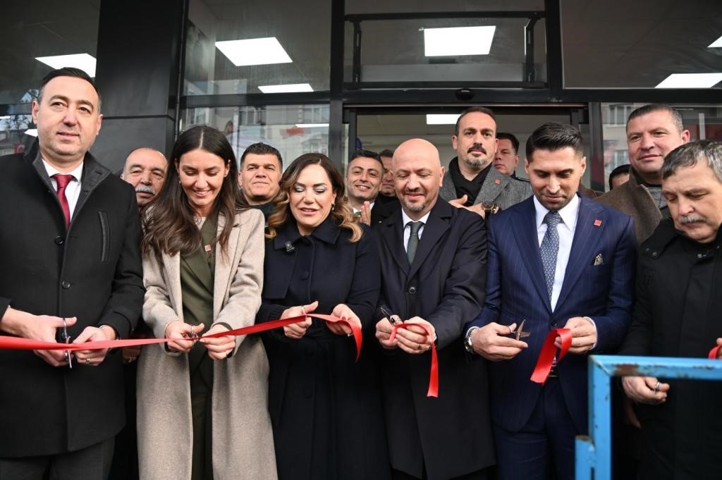 Belediyenin uygun fiyata et sattığı TEK Market’in 2.’si Çerkezköy’de açıldı
Belediyenin uygun fiyata et sattığı TEK Market’in 2.’si Çerkezköy’de açıldı
