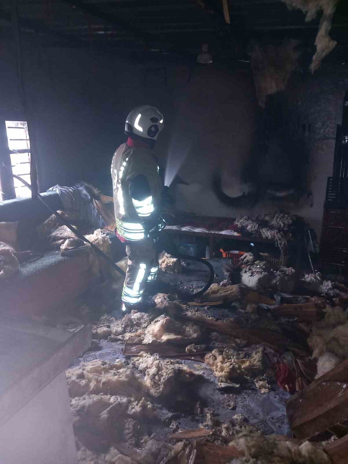 Belen’de yanan ev kullanılmaz hale geldi
