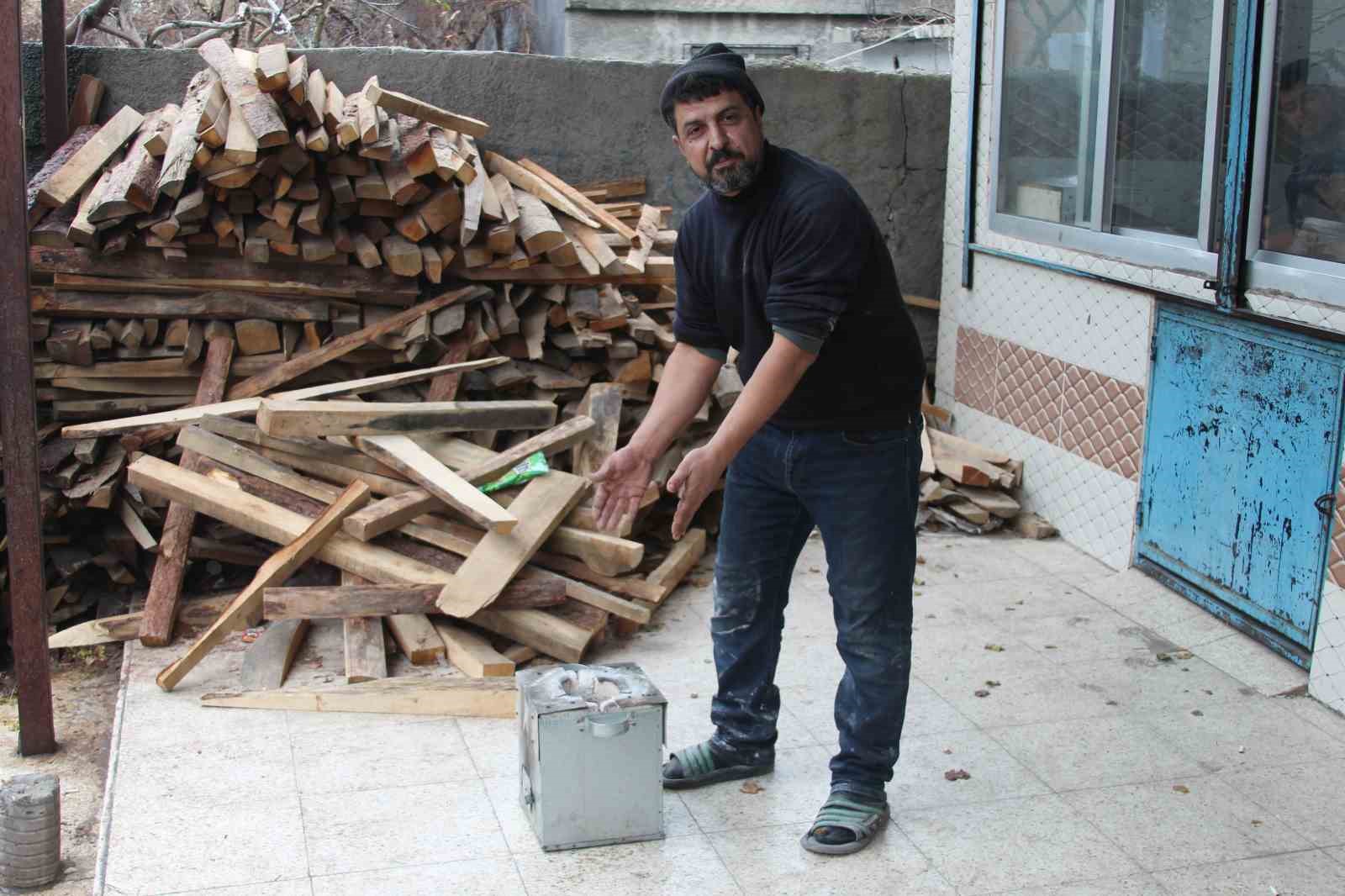 Benzinle ateş yakmak istedi, az daha kendi yanıyordu
