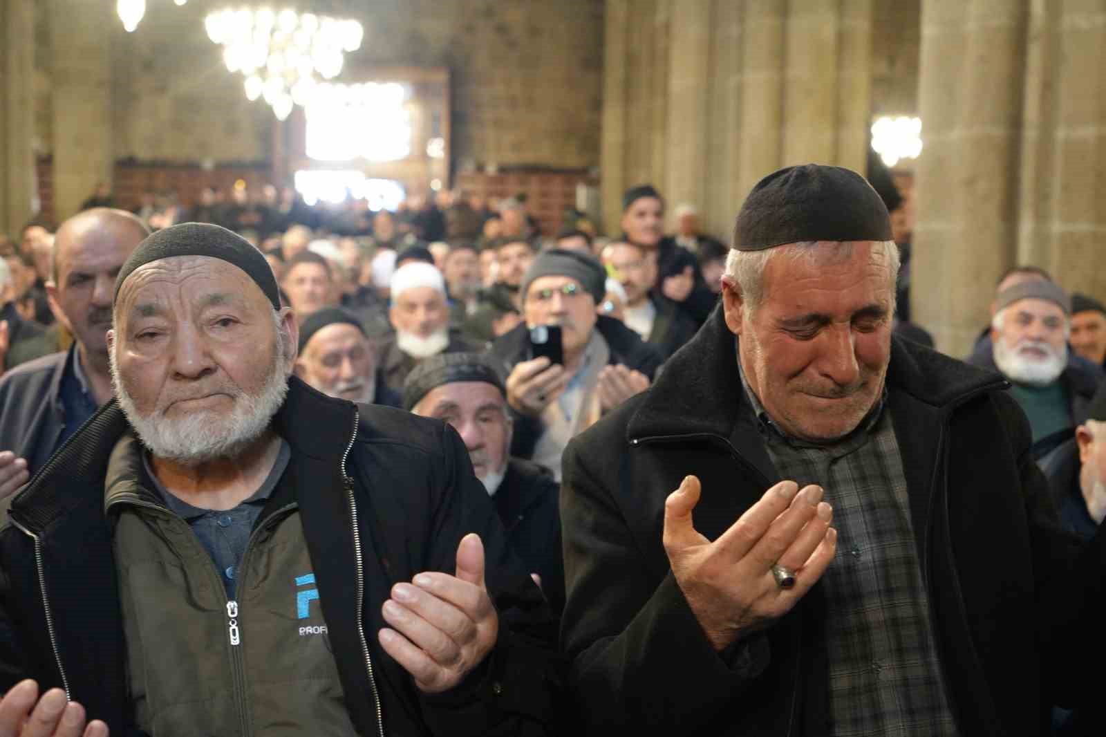 Beş asırlık 1001 Hatim geleneğinin duası gerçekleştirildi
