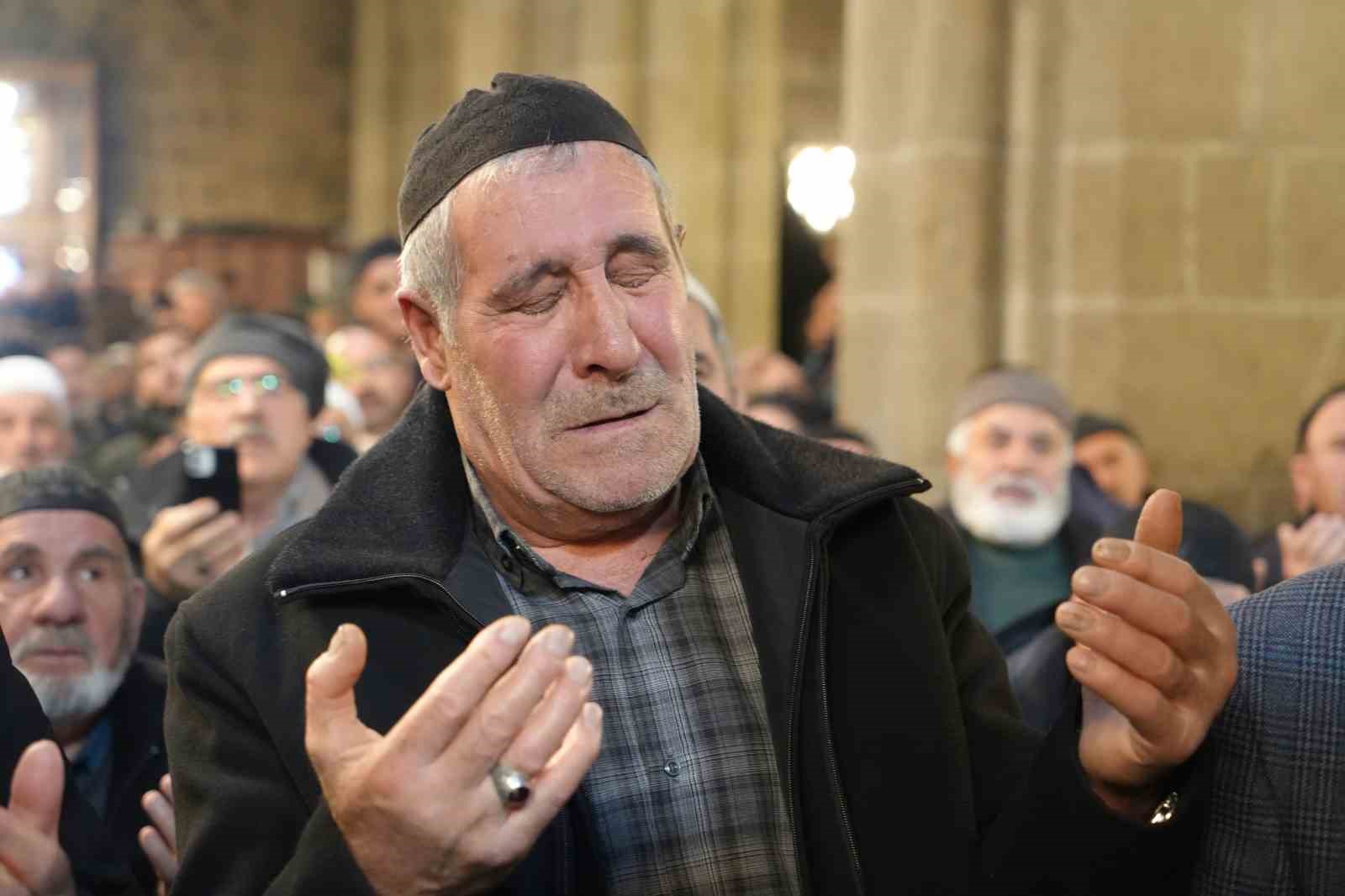 Beş asırlık 1001 Hatim geleneğinin duası gerçekleştirildi
