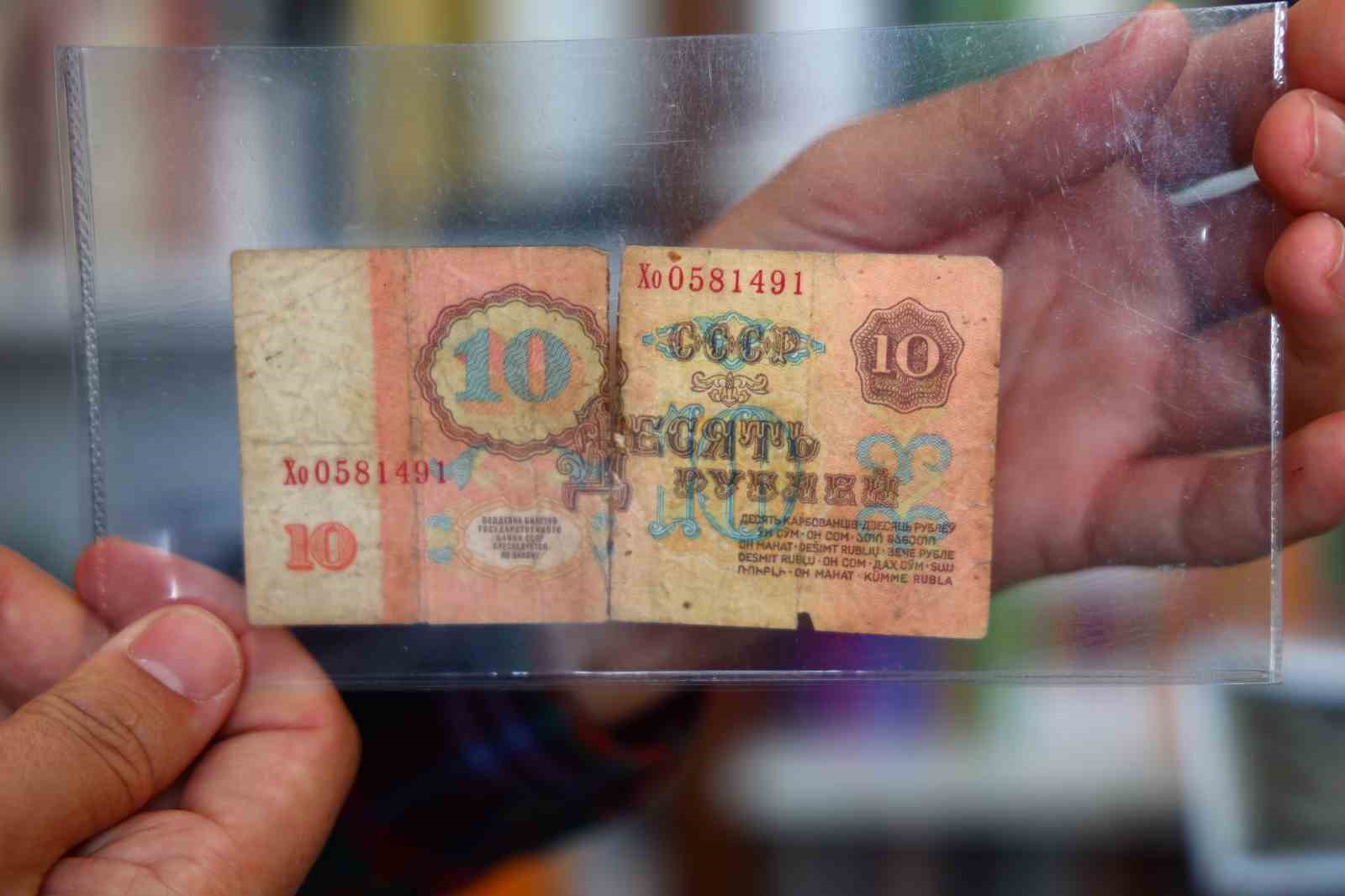 Beş kıtadan 75 ülkenin banknotunu derleyen öğretmen yok olan devletleri unutturmuyor
