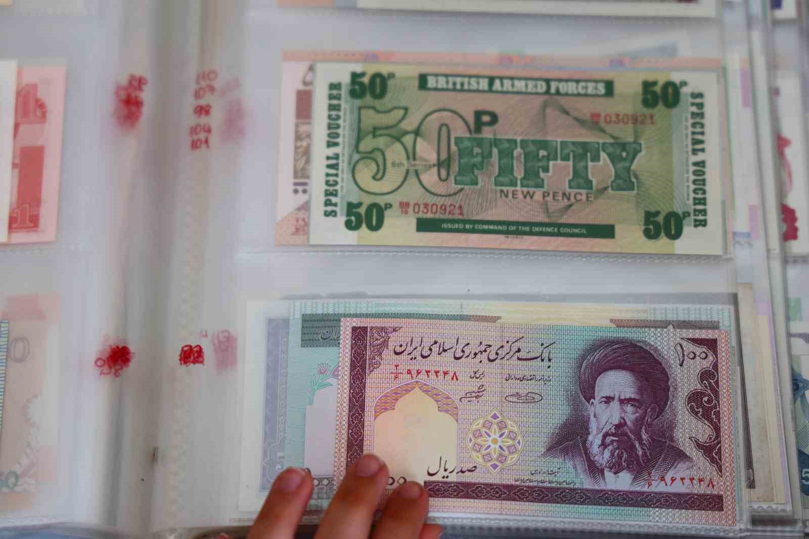 Beş kıtadan 75 ülkenin banknotunu derleyen öğretmen yok olan devletleri unutturmuyor
