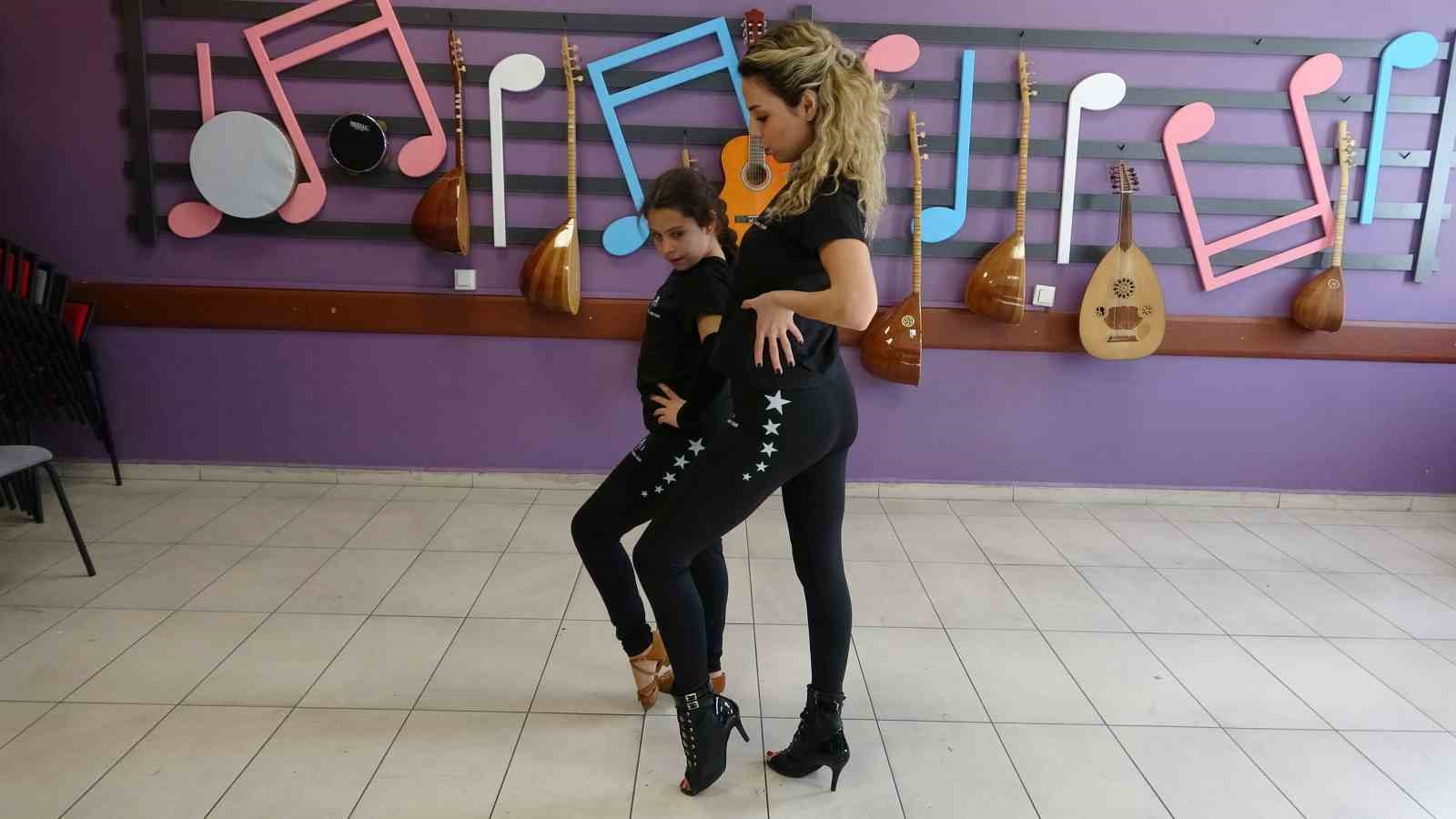 Beş yaşında başladığı ’salsa’ yolculuğunda dört Türkiye birinciliği kazanan minik sporcunun yeni hedefi dünya şampiyonluğu
