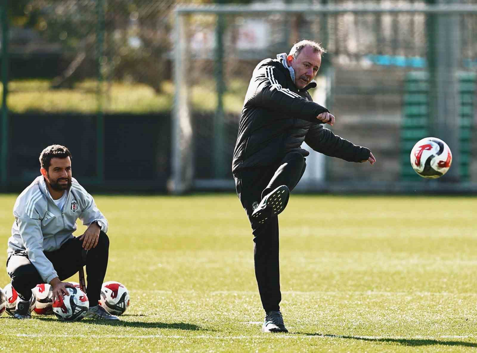 Beşiktaş, Alanyaspor maçı hazırlıklarına başladı
