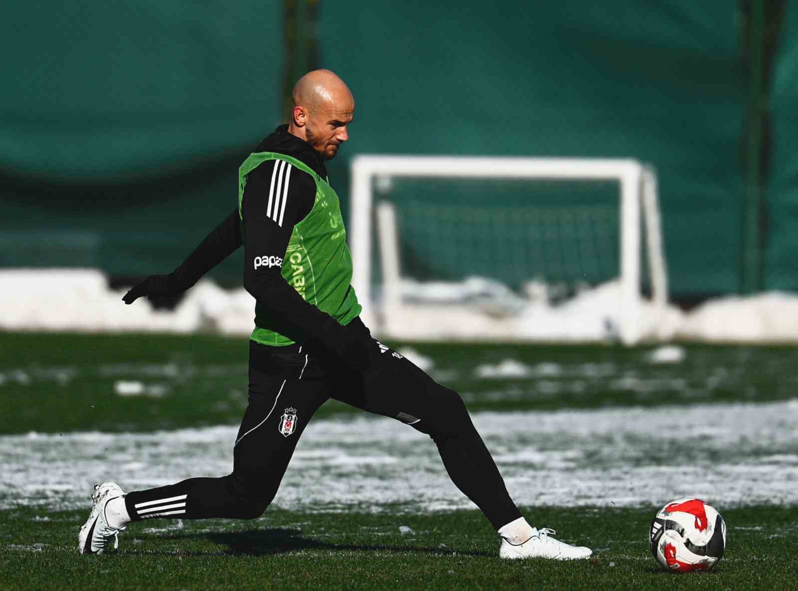 Beşiktaş, Antalya kampı öncesi son idmanını İstanbul’da yaptı
