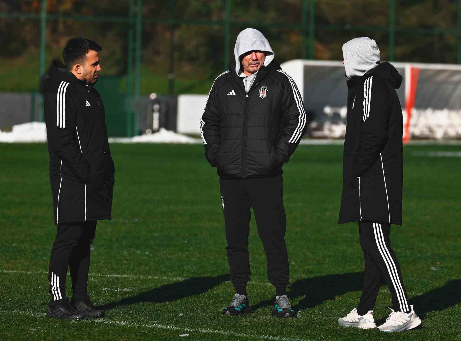 Beşiktaş, Antalya kampı öncesi son idmanını İstanbul’da yaptı
