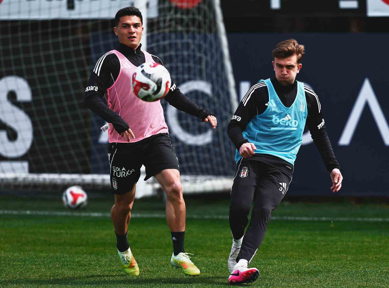 Beşiktaş, Antalyaspor maçı hazırlıklarını sürdürdü
