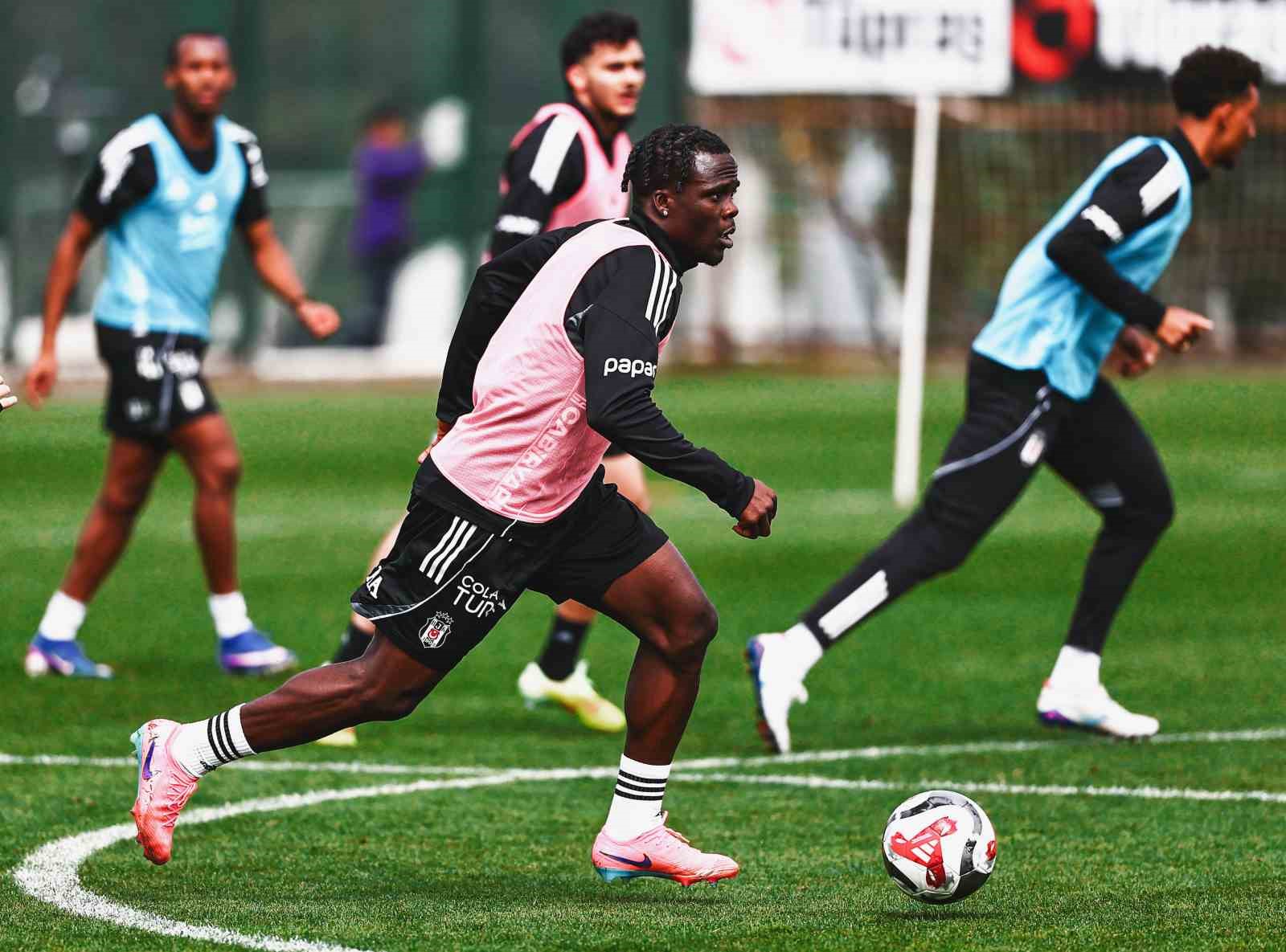 Beşiktaş, Antalyaspor maçı hazırlıklarını sürdürdü
