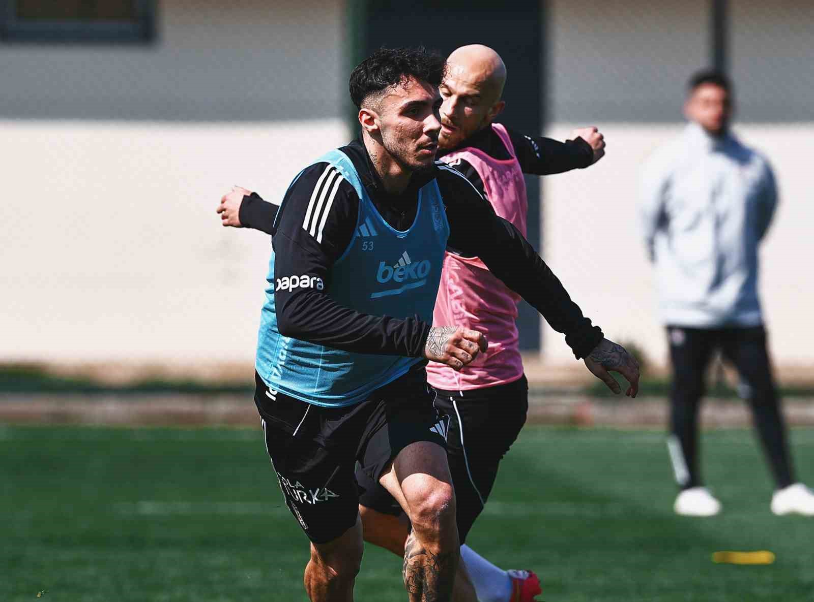 Beşiktaş, Fenerbahçe maçının hazırlıklarını sürdürdü
