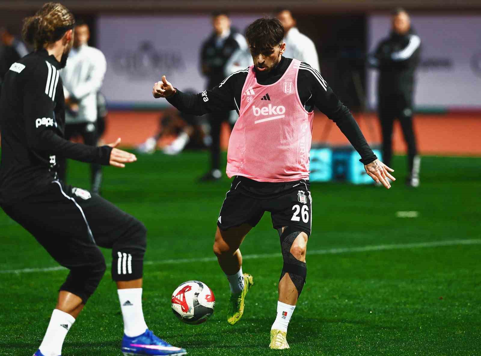 Beşiktaş, günü çift antrenmanla tamamladı
