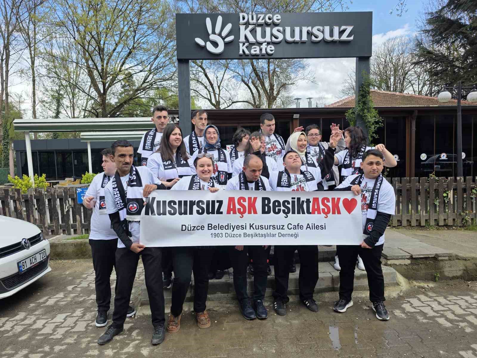 Beşiktaş, kafe çalışanı özel bireyleri ağırladı
