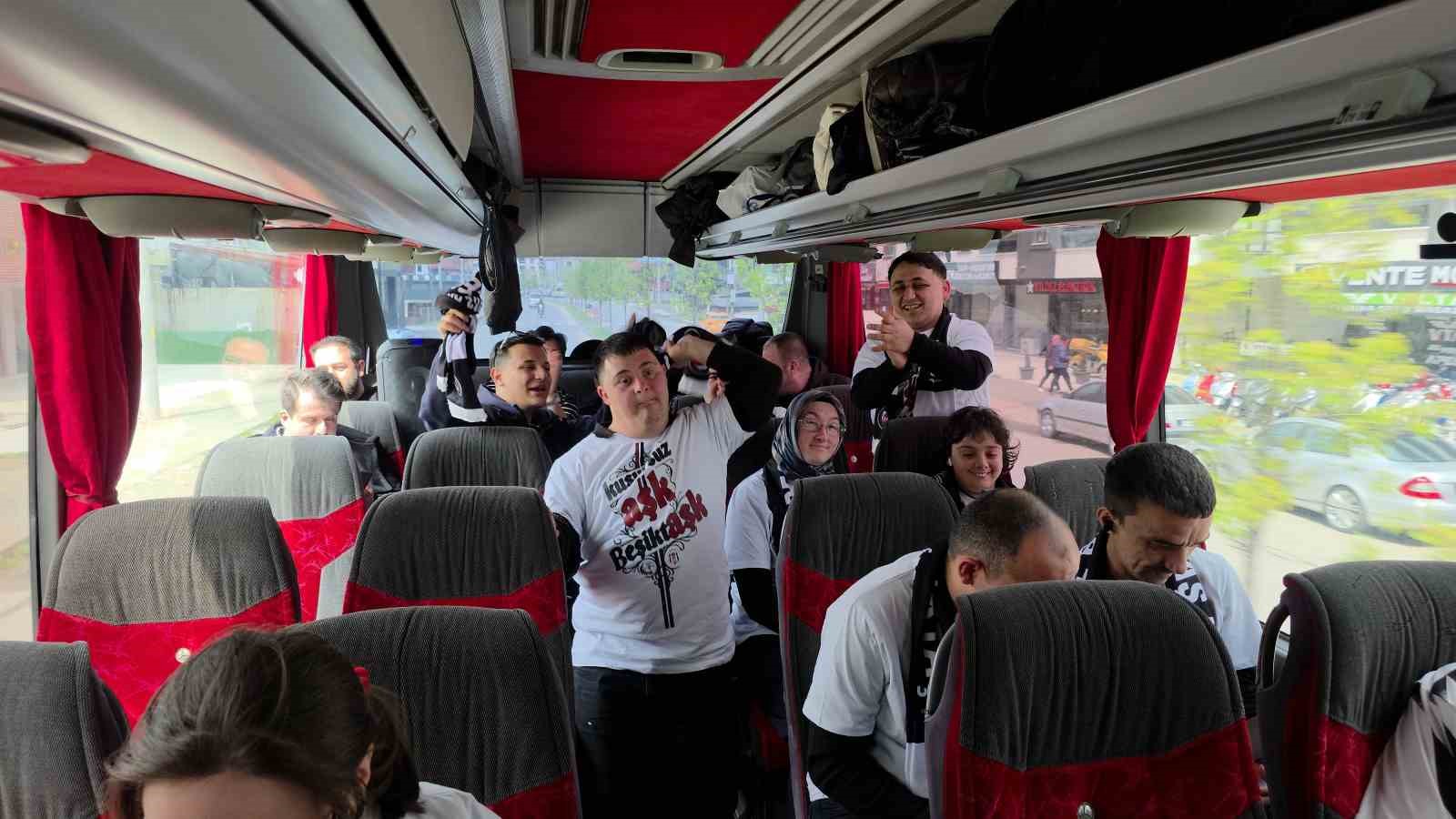 Beşiktaş, kafe çalışanı özel bireyleri ağırladı
