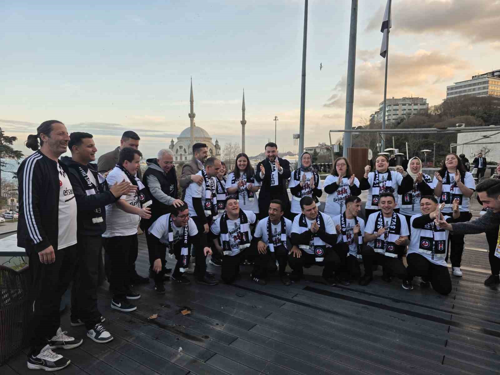 Beşiktaş, kafe çalışanı özel bireyleri ağırladı
