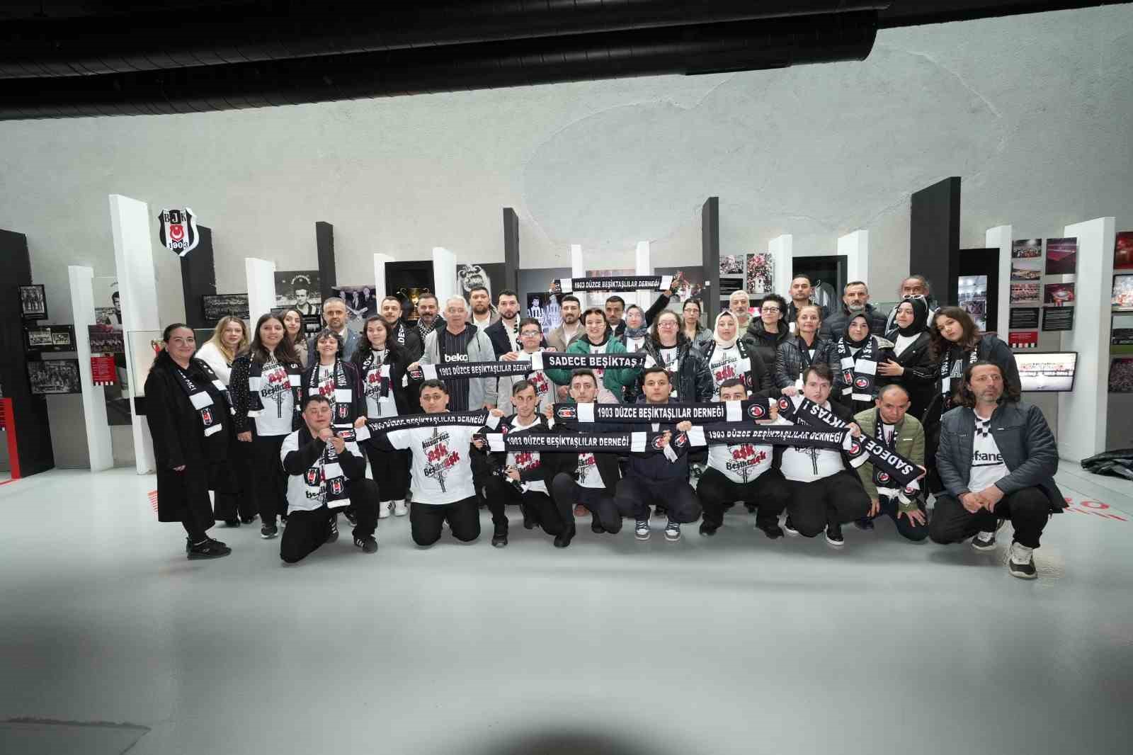 Beşiktaş, kafe çalışanı özel bireyleri ağırladı
