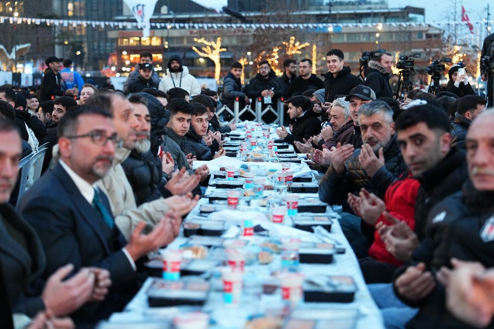 Beşiktaş Kulübü’nün 123. kuruluş yıl dönümü kutlandı
Beşiktaş Kulübü’nün 123. kuruluş yıl dönümü kutlandı