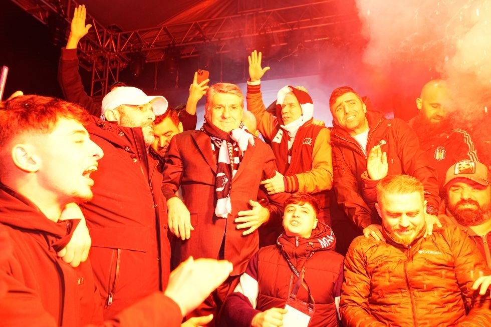 Beşiktaş Kulübü’nün 123. kuruluş yıl dönümü kutlandı
Beşiktaş Kulübü’nün 123. kuruluş yıl dönümü kutlandı