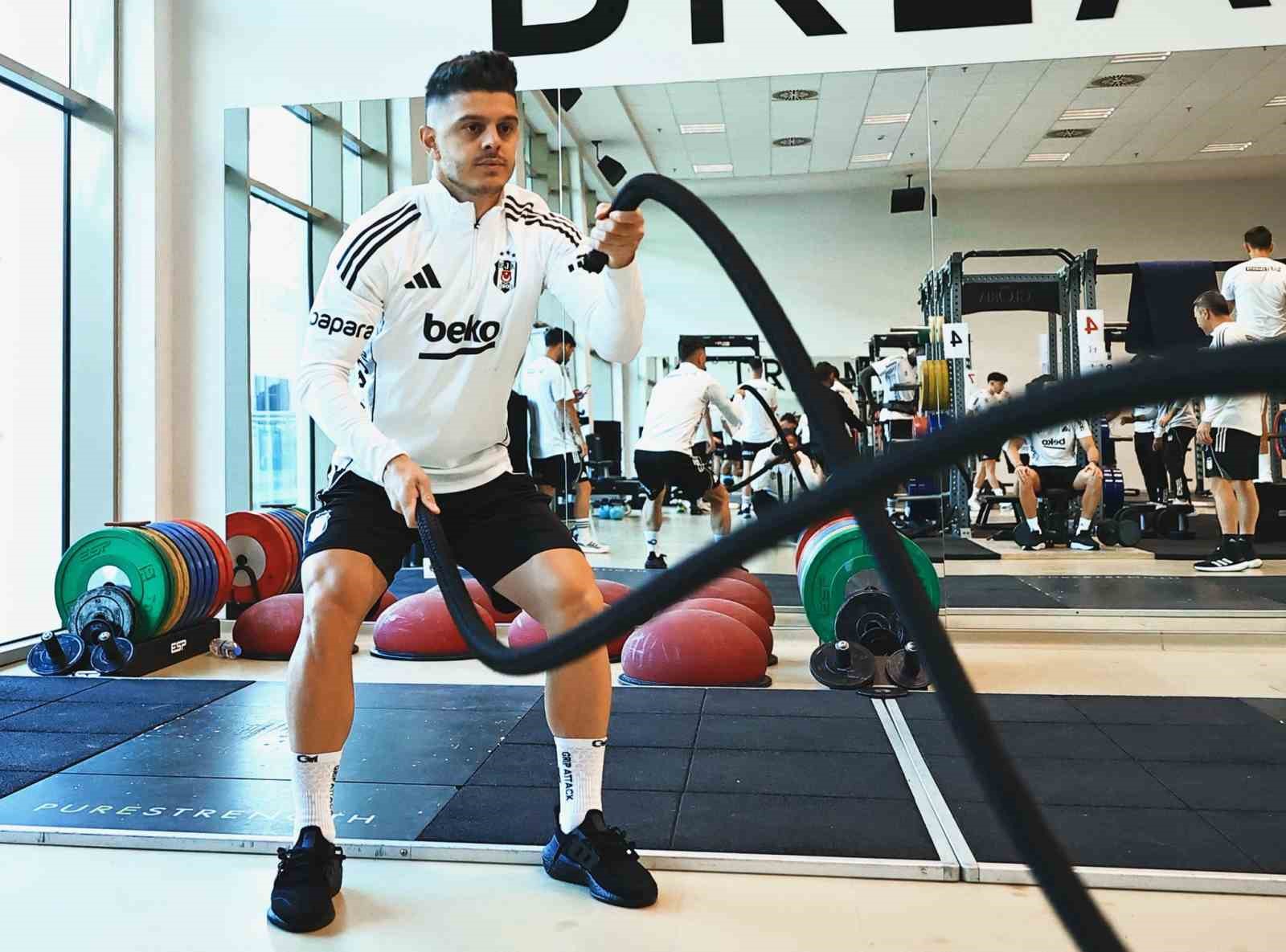 Beşiktaş, salonda çalıştı
