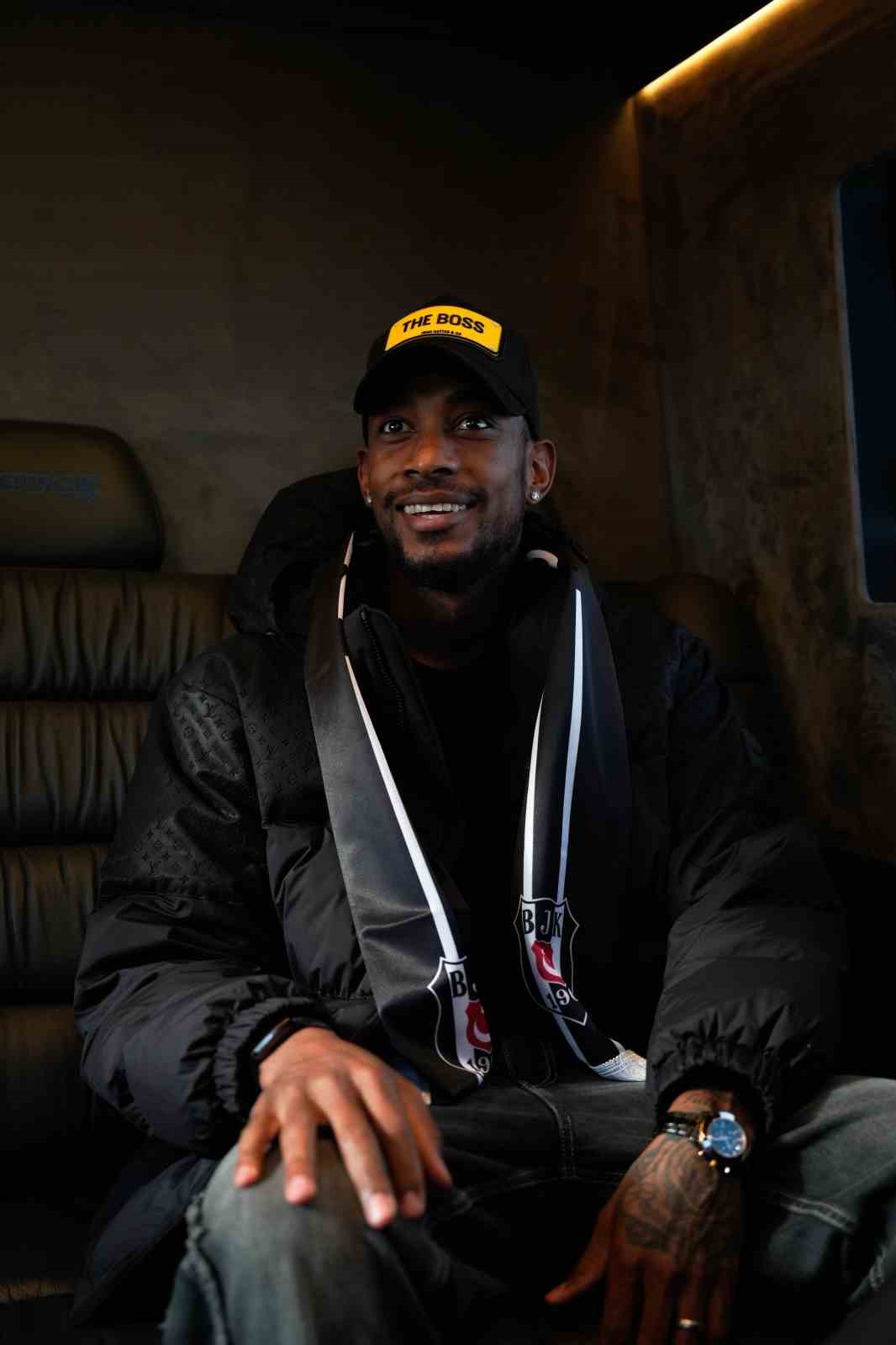 Beşiktaş’ın anlaşmaya vardığı Amir Murillo, İstanbul’a geldi
