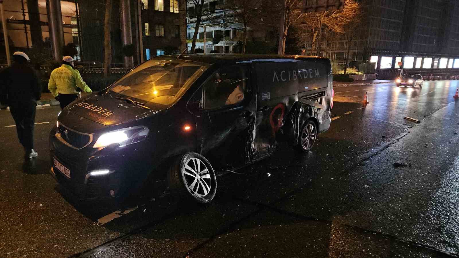 Beşiktaş’ta alkollü sürücü ortalığı birbirine kattı: 2 yaralı
