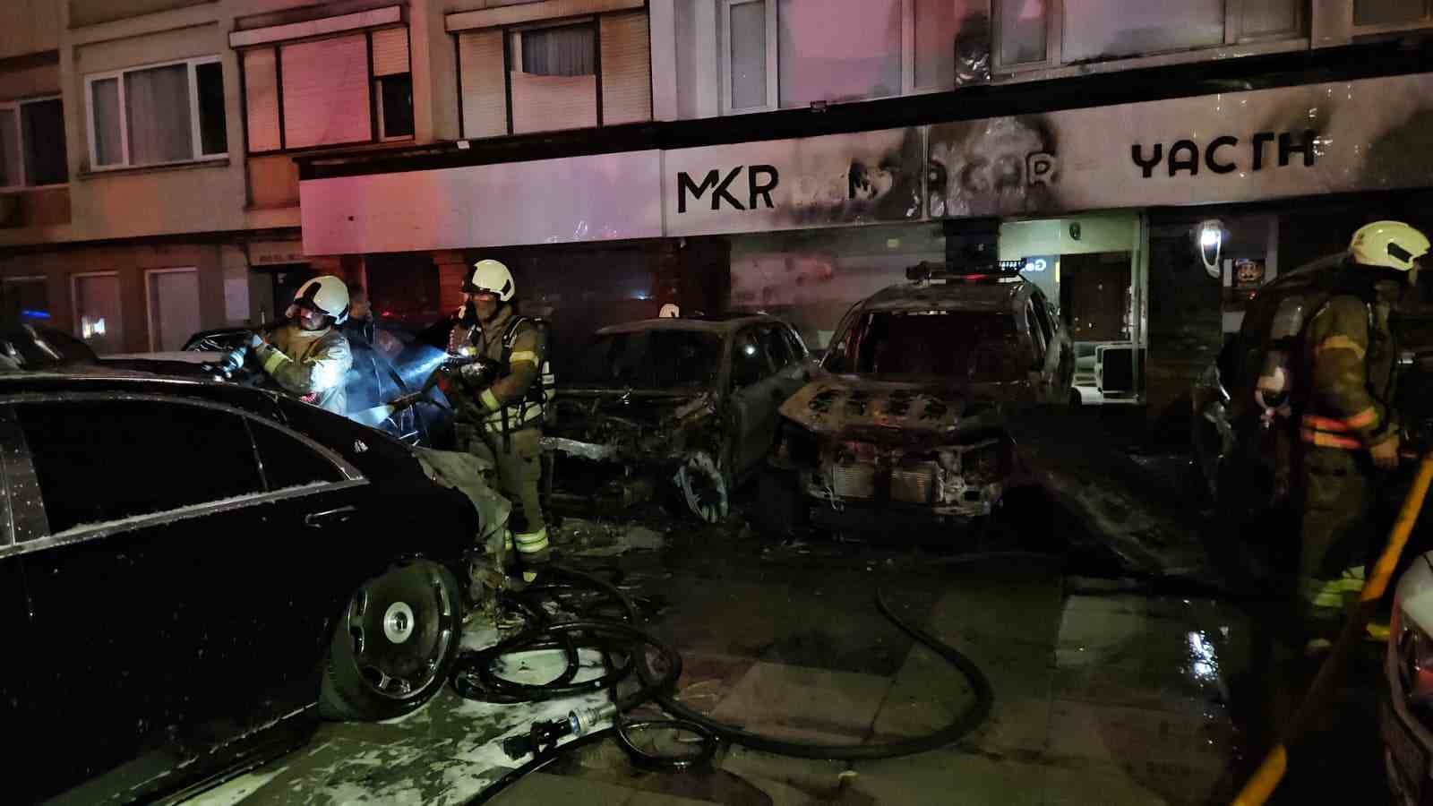 Beşiktaş’ta araç kiralama şirketinde çıkan yangında yaklaşık 100 milyon değerinde 15 araç alevlere teslim oldu
