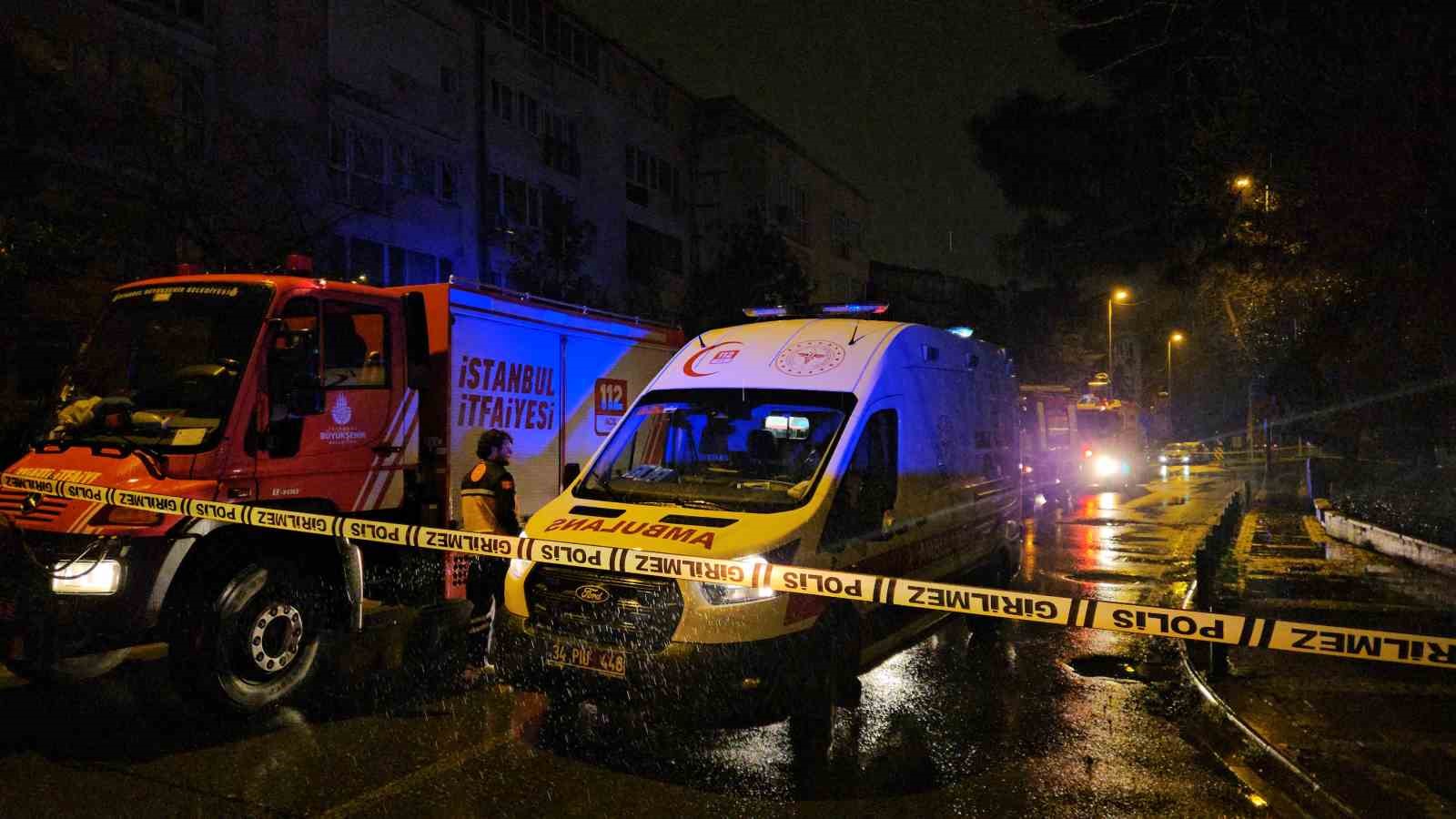 Beşiktaş’ta dairede yangın paniği: 2 kişi dumandan etkilendi
