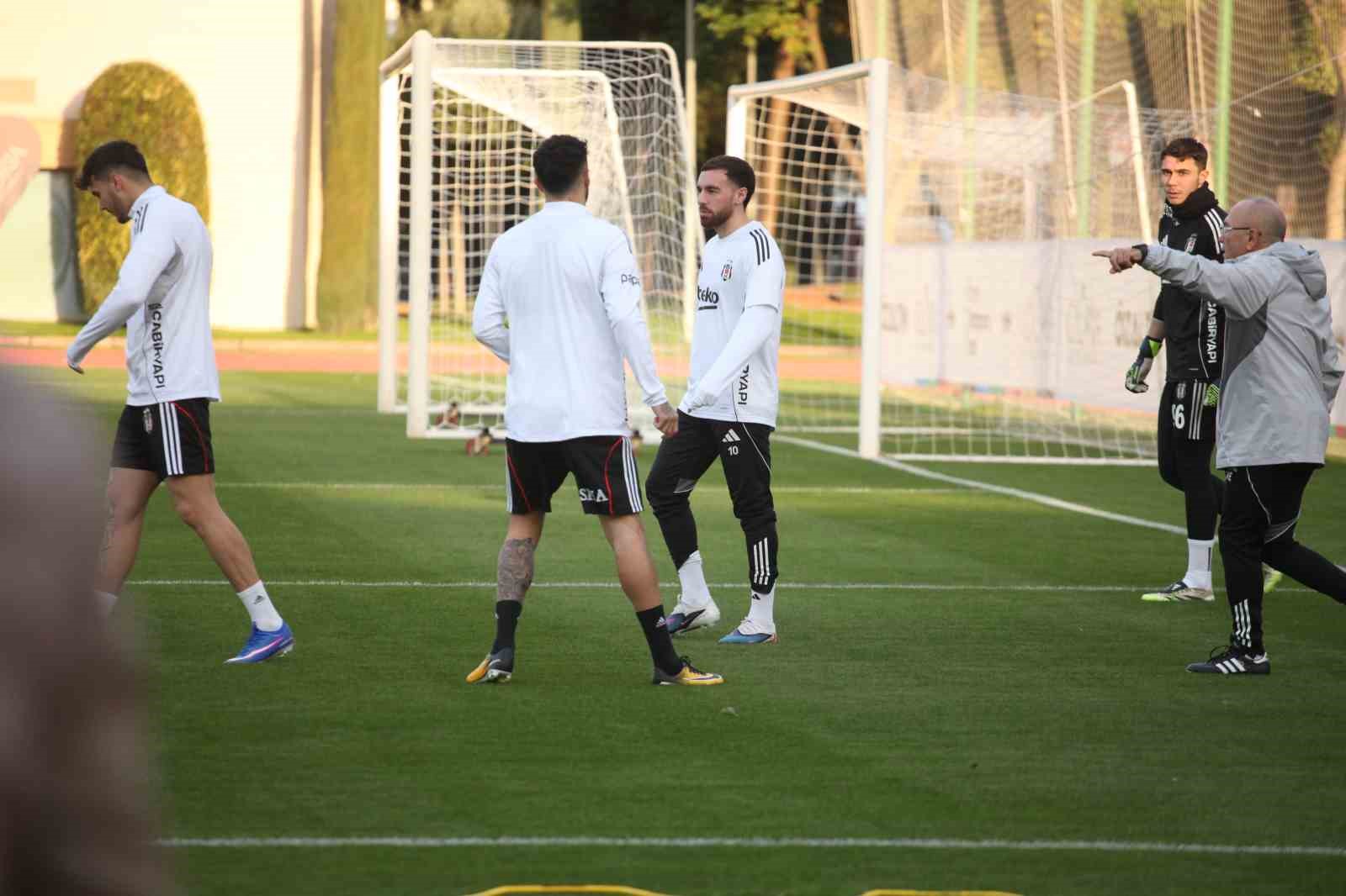 Beşiktaş’ta devre arası çalışmalarını Antalya’da sürdürdü
