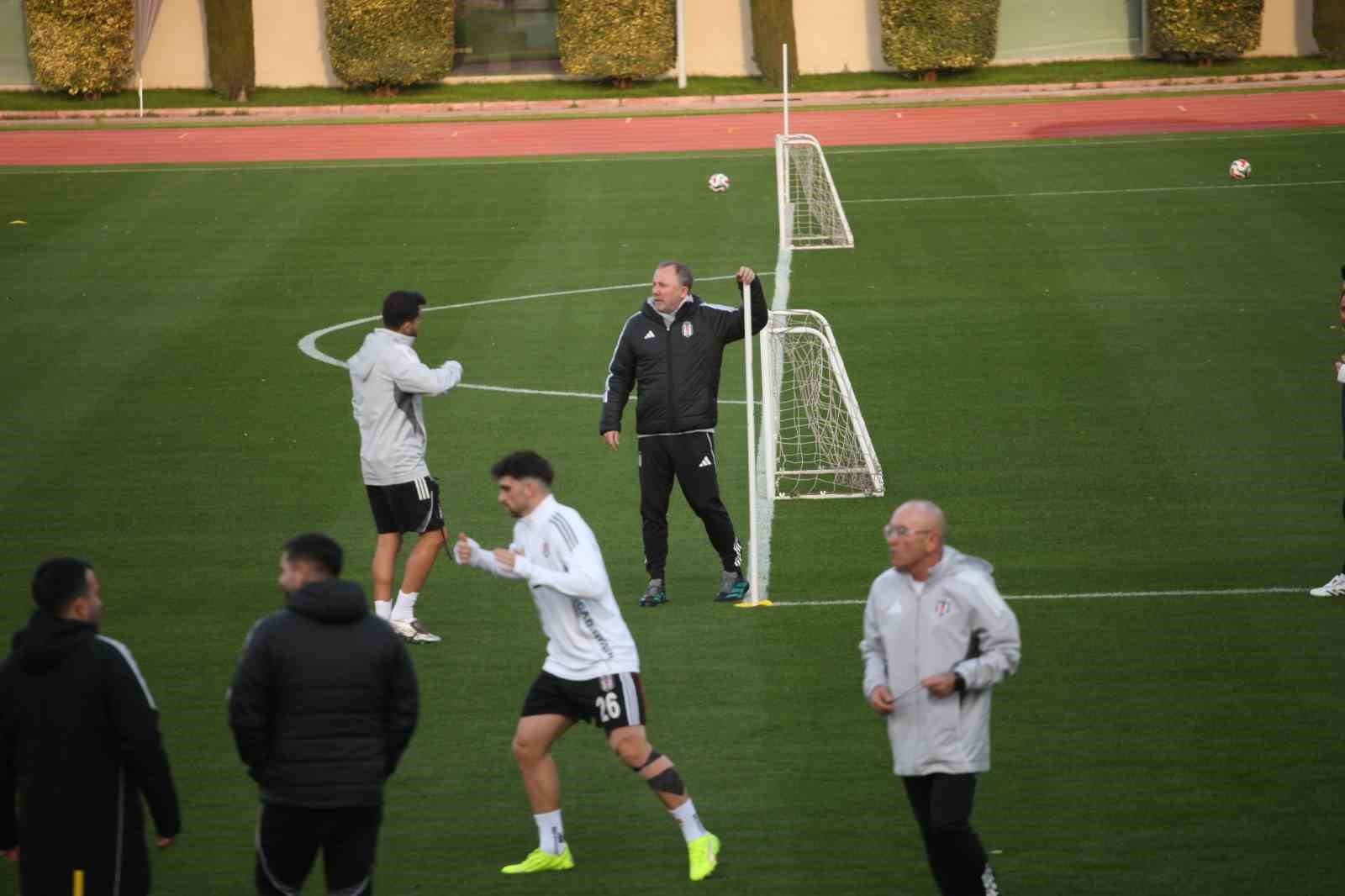 Beşiktaş’ta devre arası çalışmalarını Antalya’da sürdürdü
